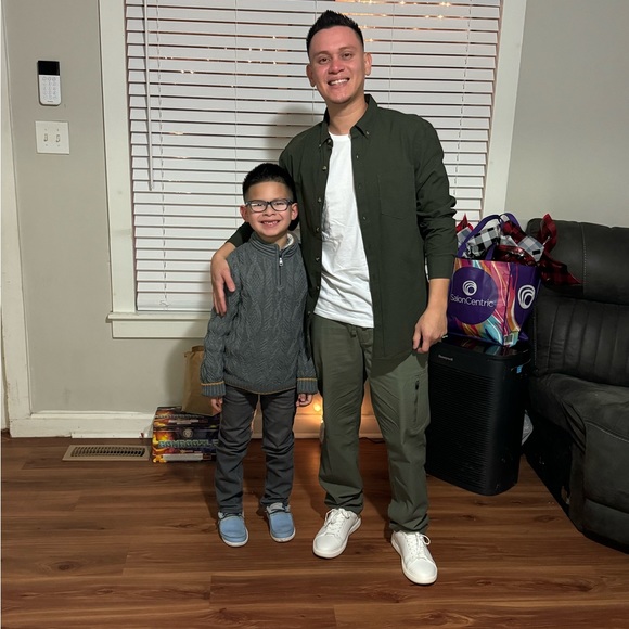 Meet your Posher, Carlos - Picture 1 of 1